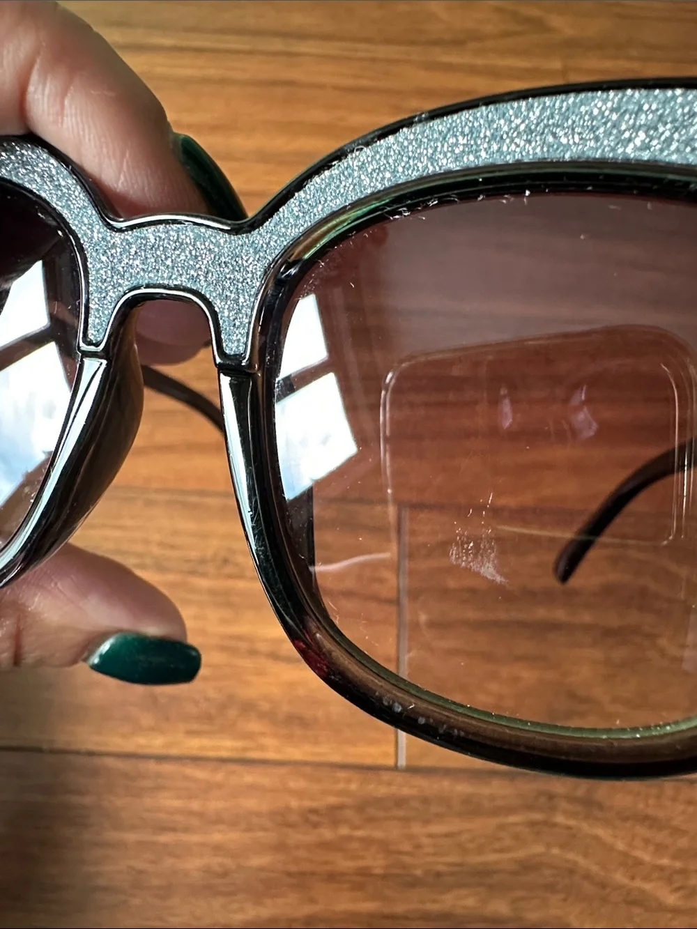 🕶️🕶️Women's Black Sunglasses with Silver Glitter Top Accent🕶️🕶️